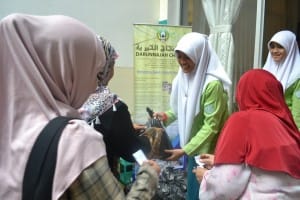 Darunnajah Charity membagikan sembako | www.darunnajah.com