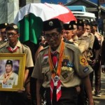 pemakaman kwarnas azrul azwar oleh santri darunnajah
